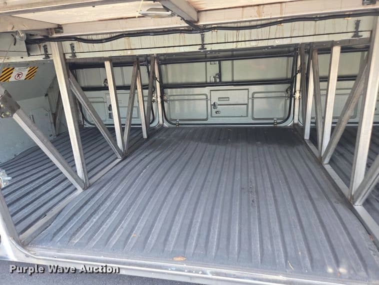 1999 Motor Coach Industries coach bus Coach - Image 15