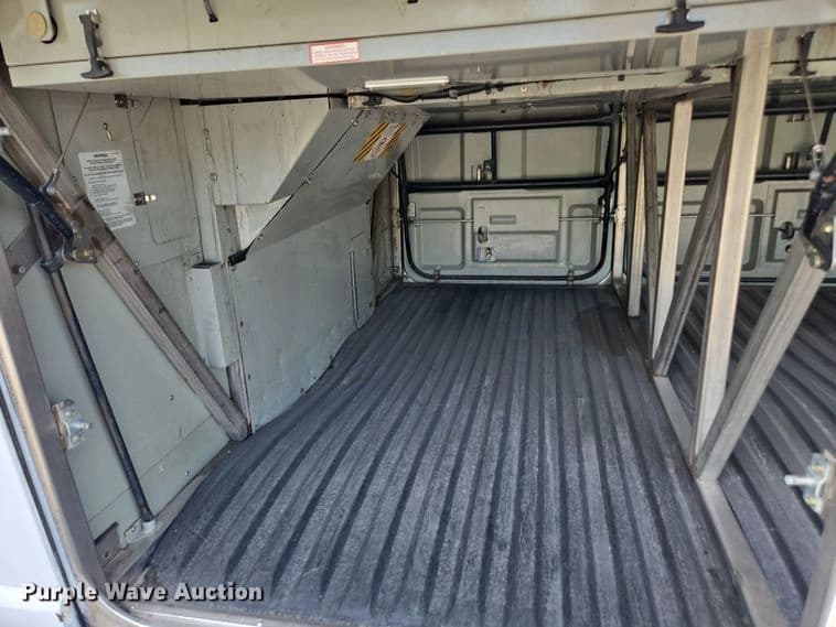 1999 Motor Coach Industries coach bus Coach - Image 16