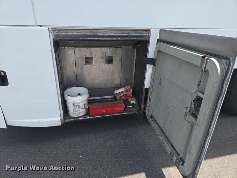 1999 Motor Coach Industries coach bus Coach - Image 17