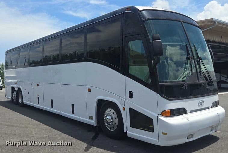 1999 Motor Coach Industries coach bus Coach - Image 3
