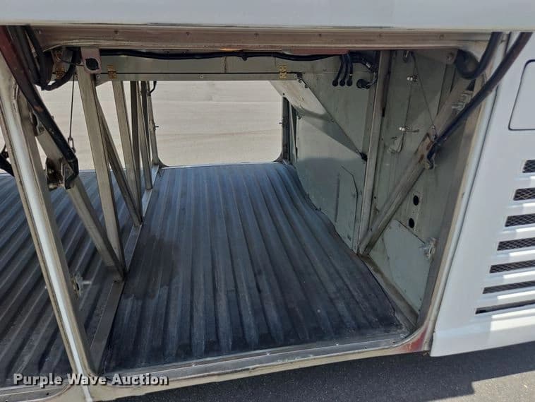 1999 Motor Coach Industries coach bus Coach - Image 22