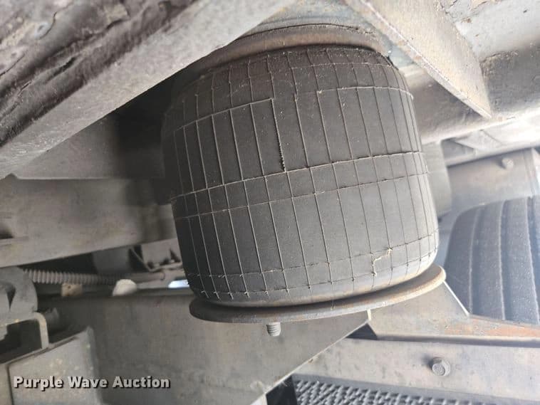 1999 Motor Coach Industries coach bus Coach - Image 27