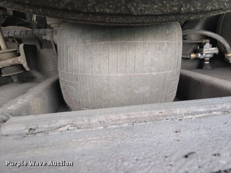 1999 Motor Coach Industries coach bus Coach - Image 28