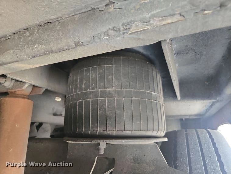 1999 Motor Coach Industries coach bus Coach - Image 29