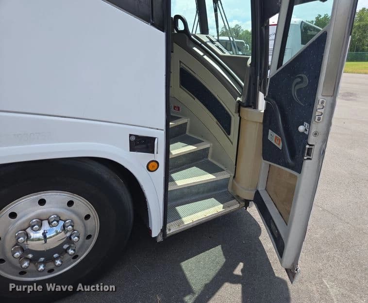 1999 Motor Coach Industries coach bus Coach - Image 30