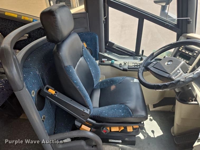 1999 Motor Coach Industries coach bus Coach - Image 32