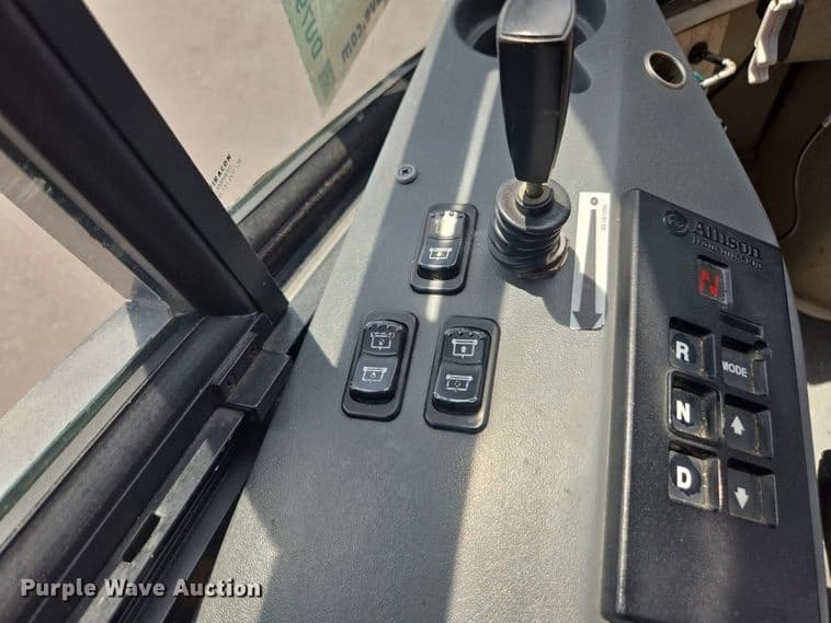 1999 Motor Coach Industries coach bus Coach - Image 38