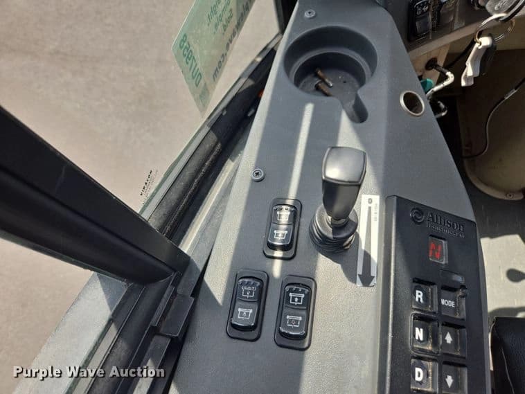 1999 Motor Coach Industries coach bus Coach - Image 39