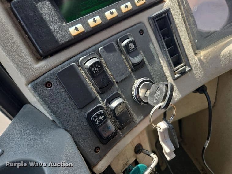 1999 Motor Coach Industries coach bus Coach - Image 43