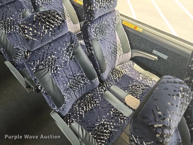 1999 Motor Coach Industries coach bus Coach - Image 57