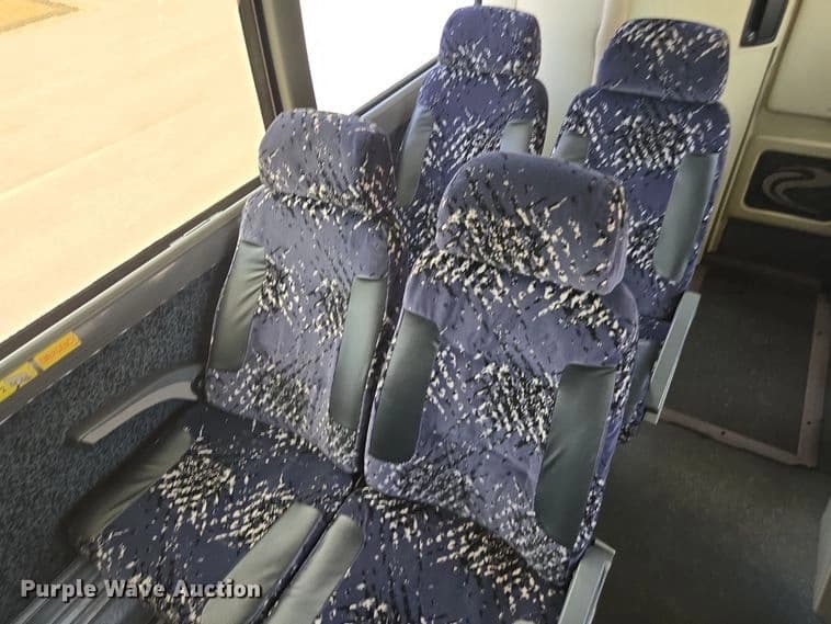 1999 Motor Coach Industries coach bus Coach - Image 63