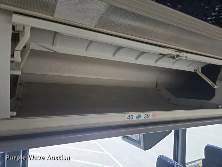 1999 Motor Coach Industries coach bus Coach - Image 67