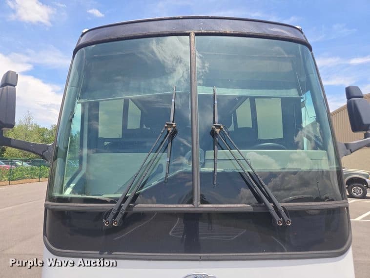 1999 Motor Coach Industries coach bus Coach - Image 9