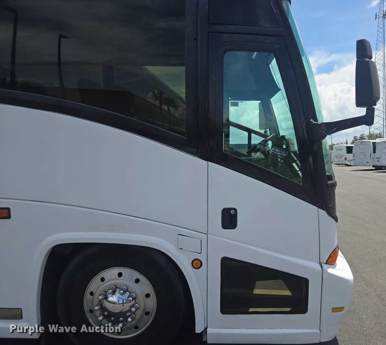 1999 Motor Coach Industries coach bus Coach - Image 10