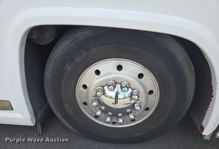 1999 Motor Coach Industries coach bus Coach - Image 90