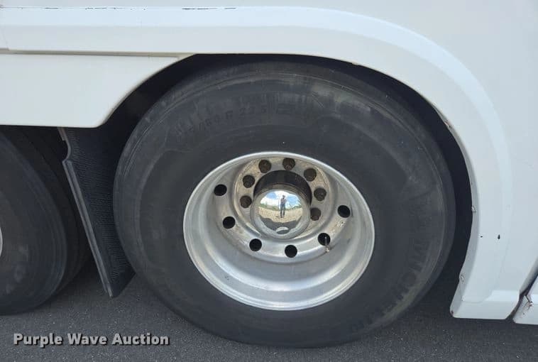 1999 Motor Coach Industries coach bus Coach - Image 92