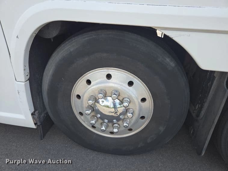 1999 Motor Coach Industries coach bus Coach - Image 95