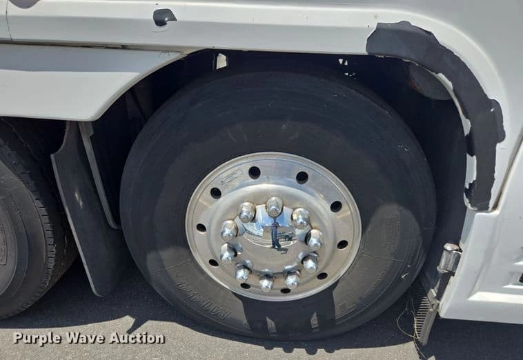 1999 Motor Coach Industries coach bus Coach - Image 97