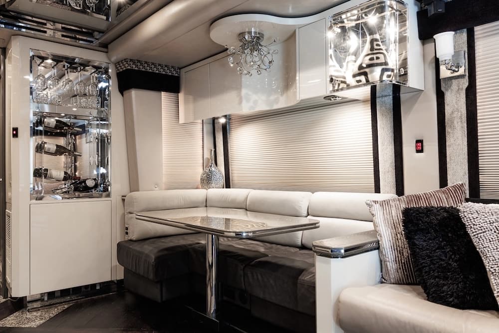 2008 Prevost H3-45 Motorhome - Image 14