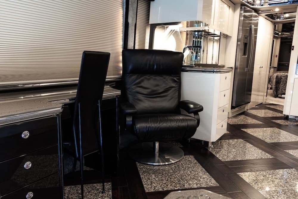 2008 Prevost H3-45 Motorhome - Image 15