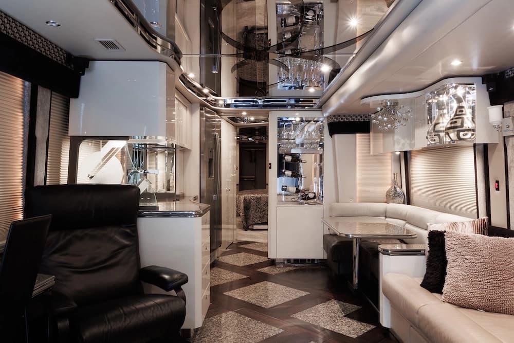 2008 Prevost H3-45 Motorhome - Image 17