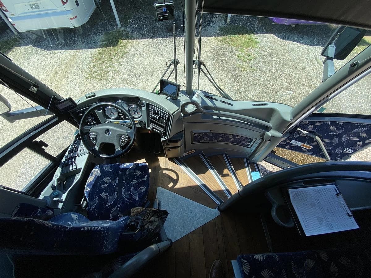 2015 MCI J4500 Coach Bus - Image 12