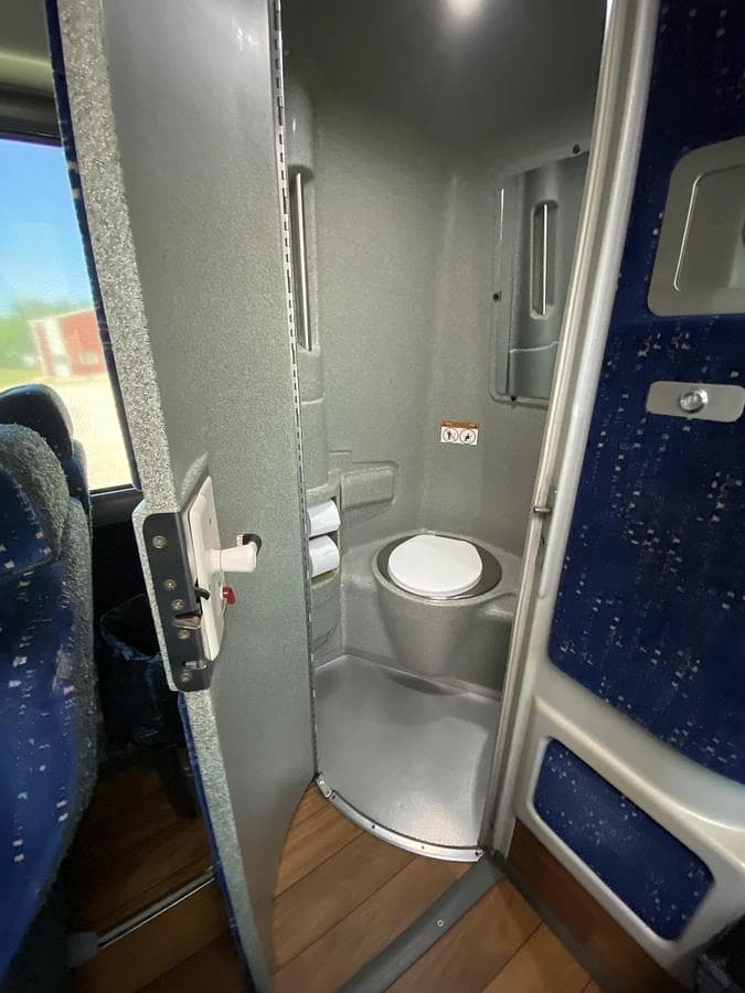2015 MCI J4500 Coach Bus - Image 26