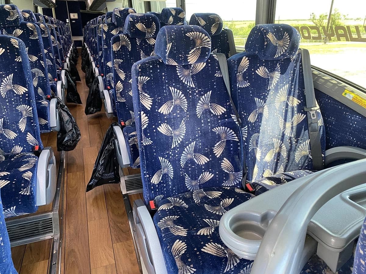 2015 MCI J4500 Coach Bus - Image 32