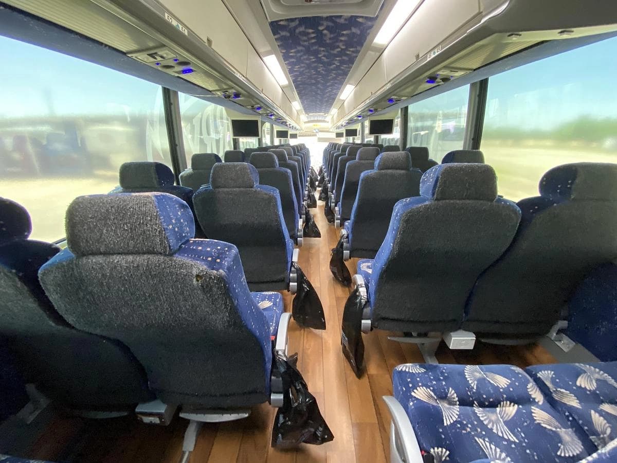 2015 MCI J4500 Coach Bus - Image 7