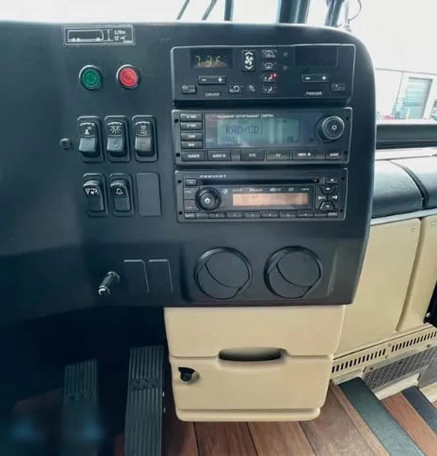 2015 Prevost H3-45 Coach - Image 7