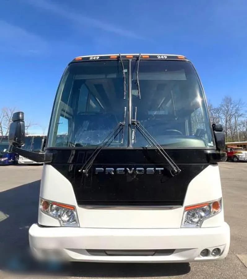 2015 Prevost H3-45 Coach Bus - Image 1