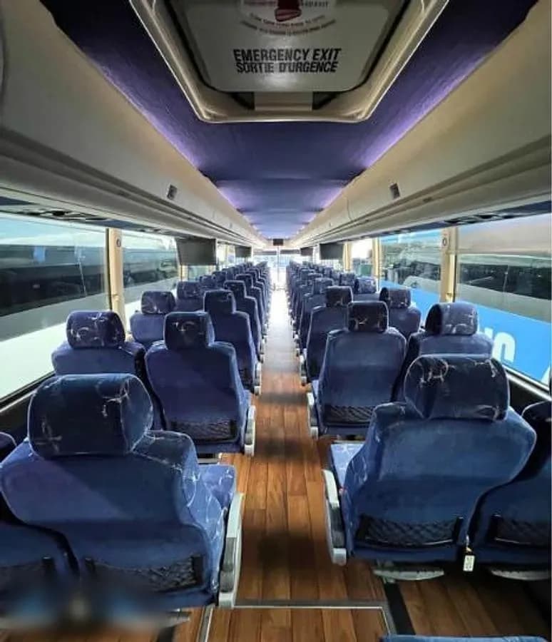 2015 Prevost H3-45 Coach Bus - Image 5