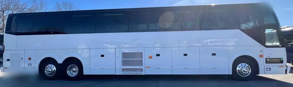 2015 Prevost H3-45 Coach Bus - Image 2
