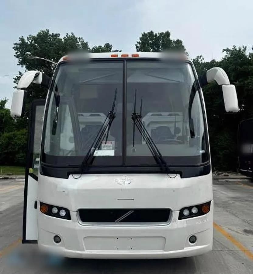 2014 Volvo 9700 ADA Coach - Image 2