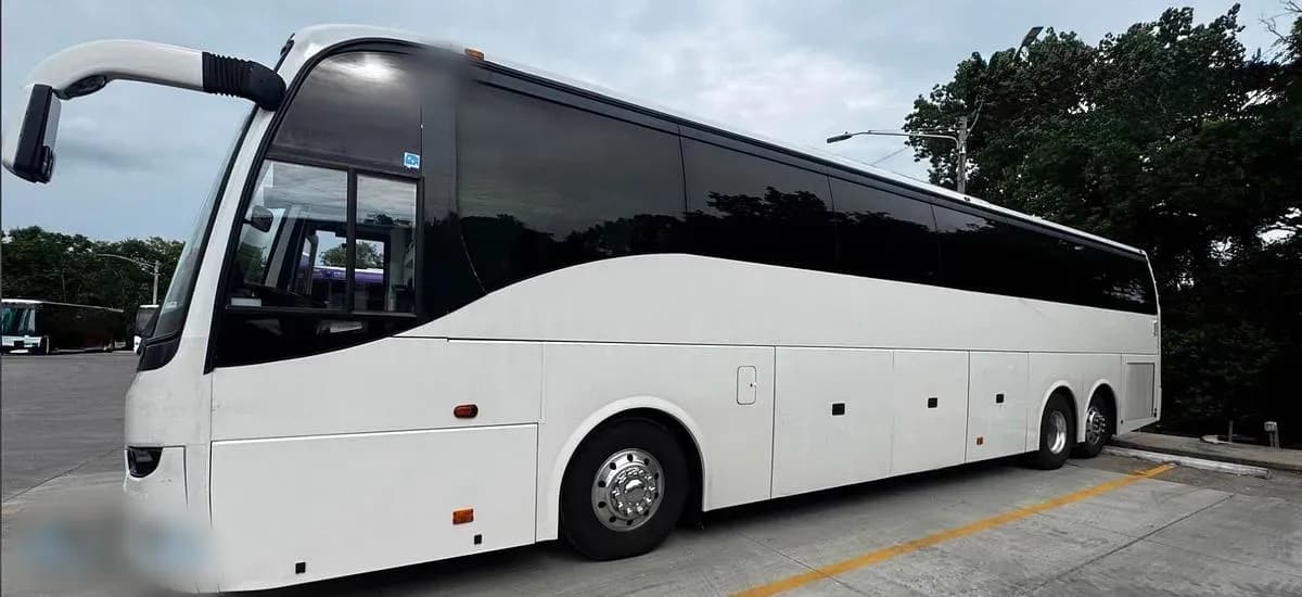 2014 Volvo 9700 ADA Coach - Image 1