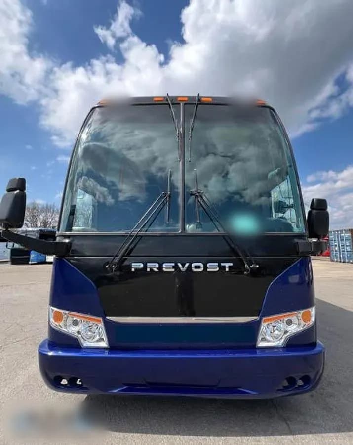 2015 Prevost H3-45 Coach Bus - Image 1