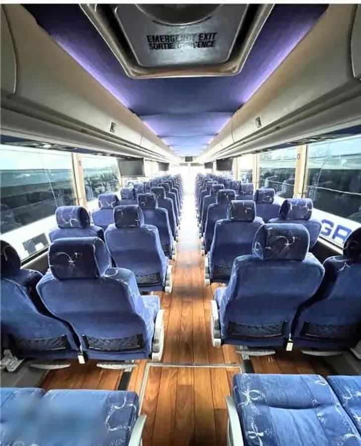 2015 Prevost H3-45 Coach Bus - Image 2