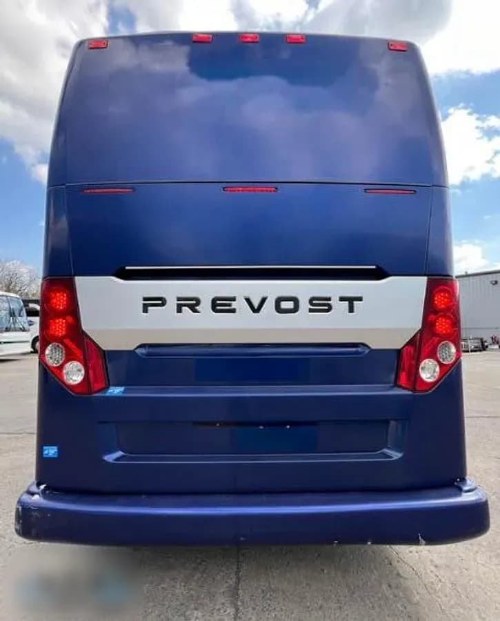 2015 Prevost H3-45 Coach Bus - Image 4