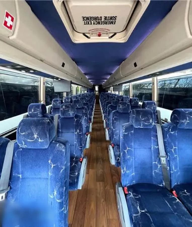 2015 Prevost H3-45 Coach Bus - Image 6