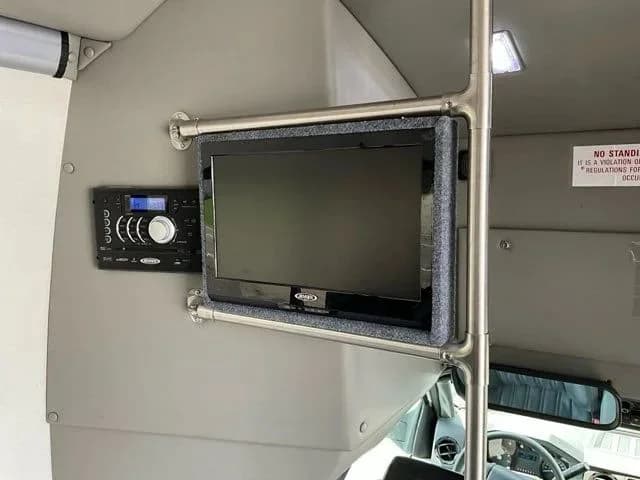 2015 Ford F550 F550 - Image 3
