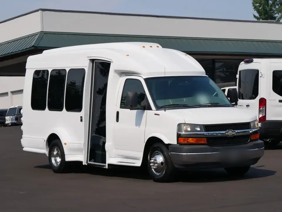 2010 Turtle Top Van Terra Shuttle Bus - Image 1