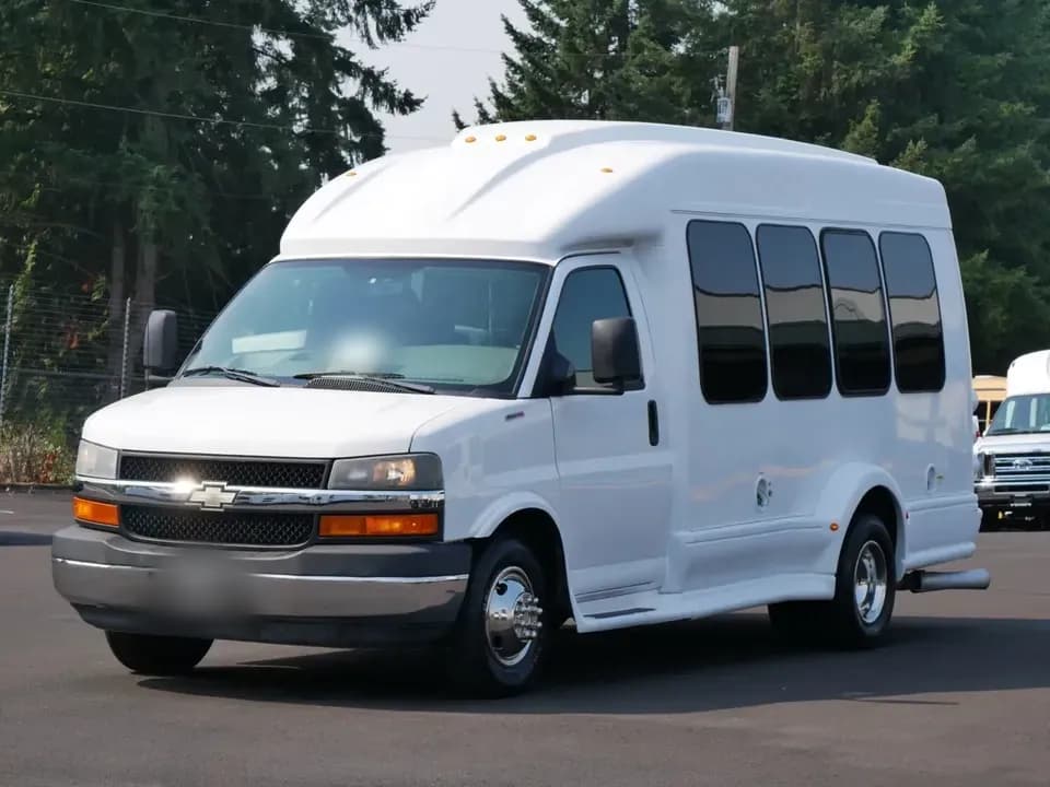 2010 Turtle Top Van Terra Shuttle Bus - Image 2