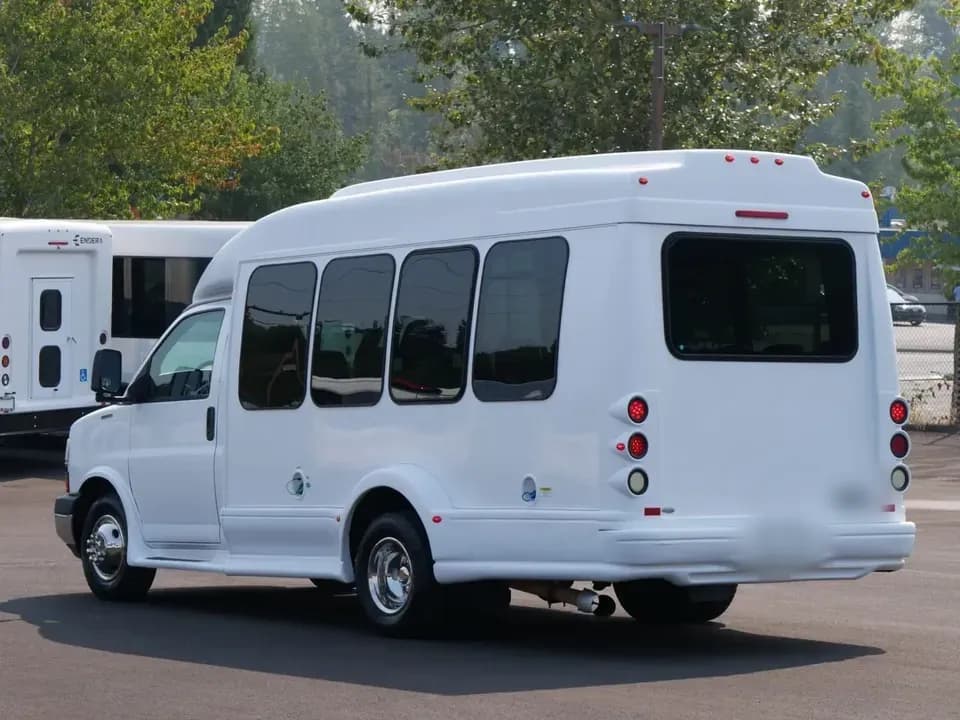 2010 Turtle Top Van Terra Shuttle Bus - Image 3