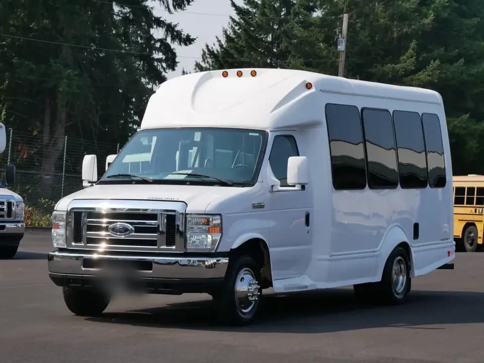 2017 Starcraft Starquest Shuttle Bus - Image 2