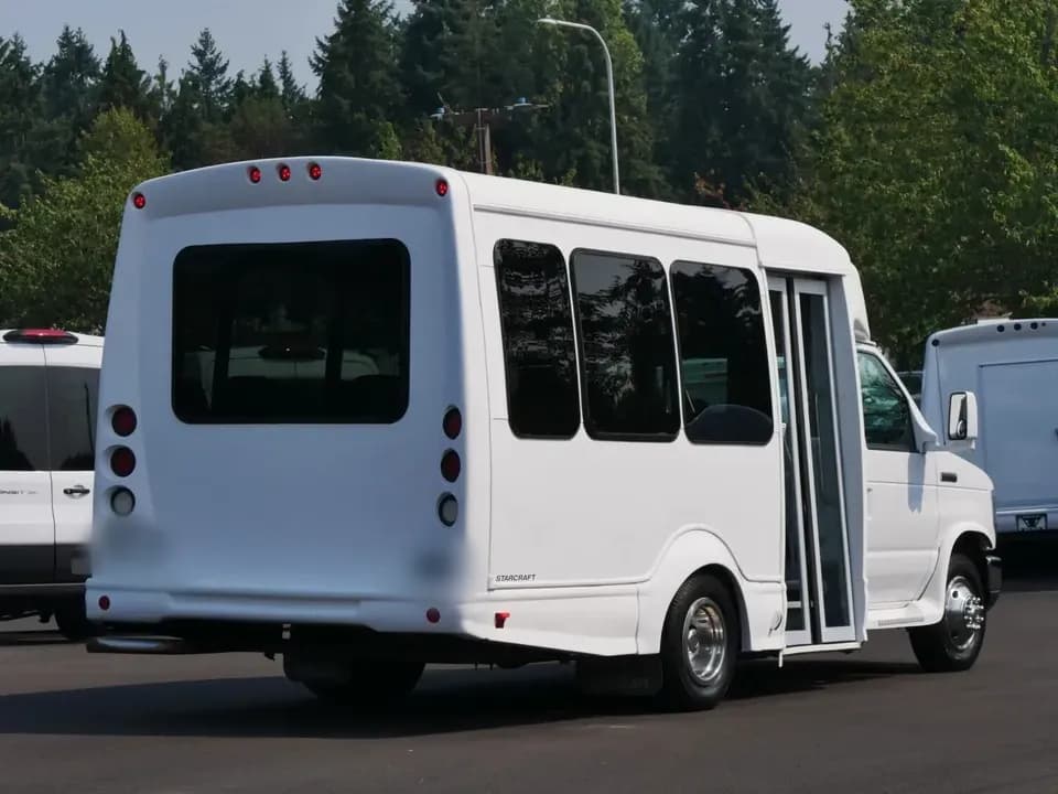 2017 Starcraft Starquest Shuttle Bus - Image 3