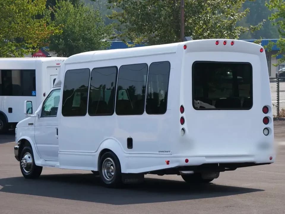 2017 Starcraft Starquest Shuttle Bus - Image 4