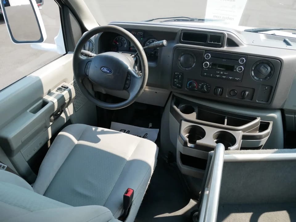 2017 Starcraft Starquest Shuttle Bus - Image 5