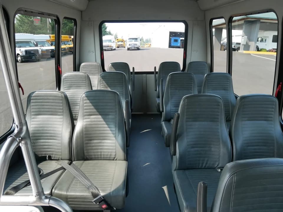 2017 Starcraft Starquest Shuttle Bus - Image 6