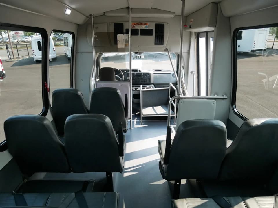 2017 Starcraft Starquest Shuttle Bus - Image 8