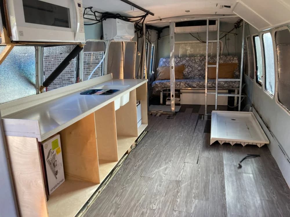 2010 Ford F550 Odyssey XL - Image 10